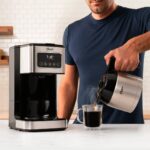 Cafetera Oster 8 Tazas con Pantalla Táctil - OST-BVSTDC4404